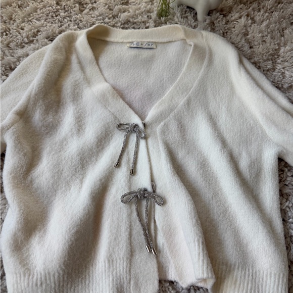 She + Sky Cream soft Cardigan with shiny beautiful Bow Accents - Picture 6 of 7